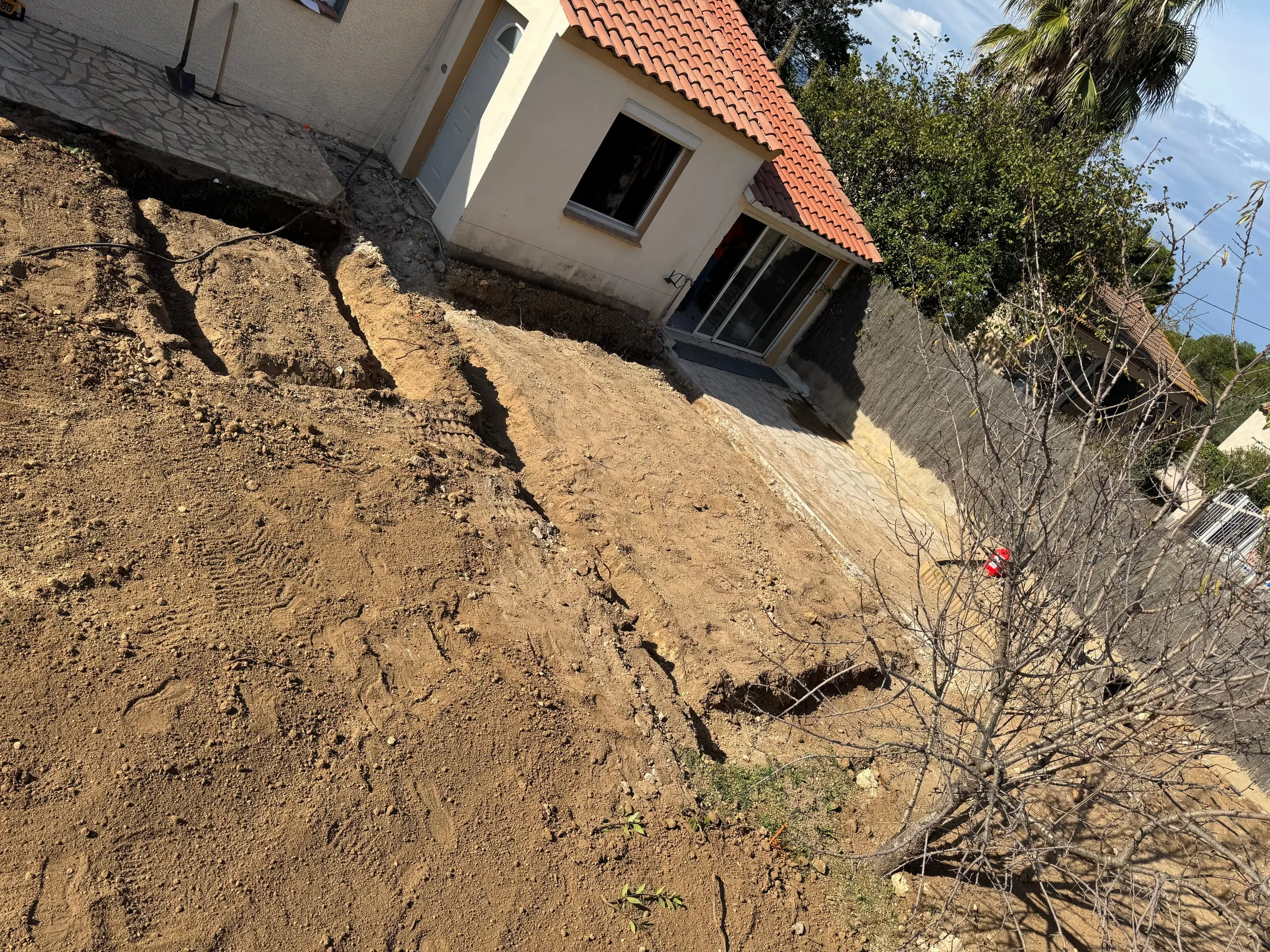 Fouilles de fondations autour d’une maison